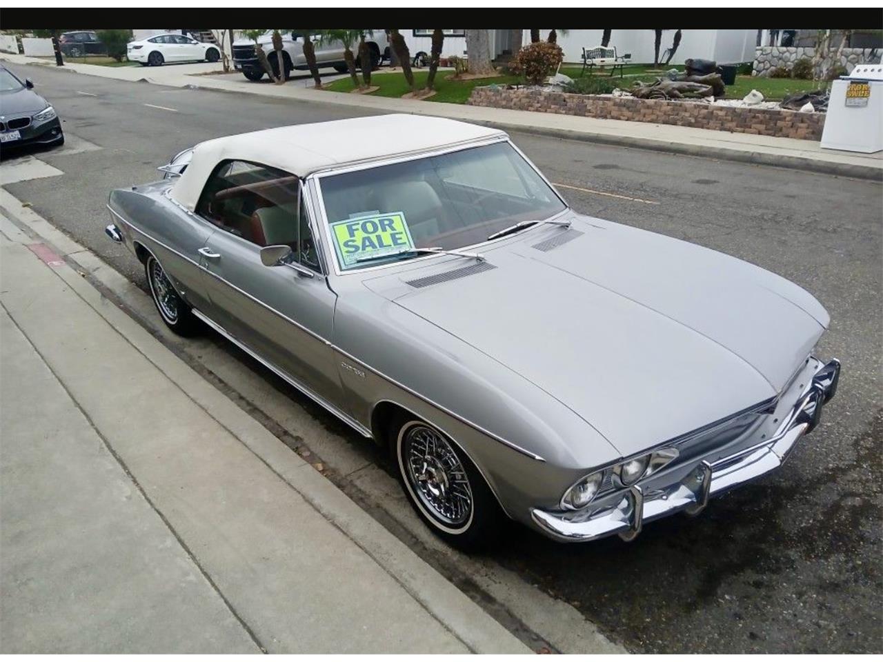 Chevrolet-Corvair-1967-Silver-Red-and-white-1