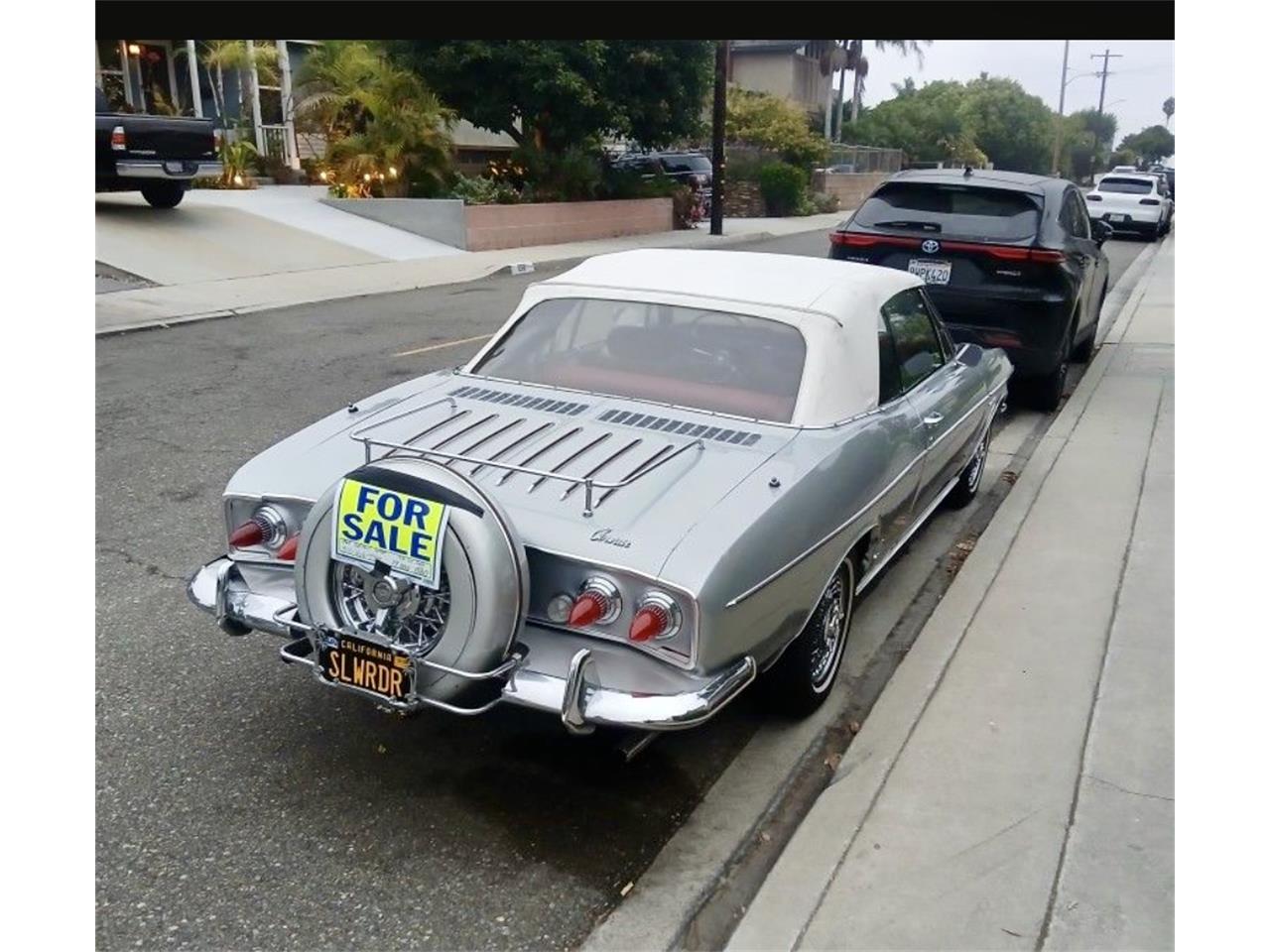 Chevrolet-Corvair-1967-Silver-Red-and-white-2