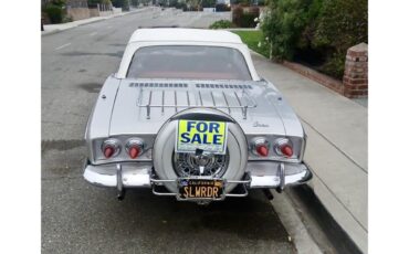 Chevrolet-Corvair-1967-Silver-Red-and-white-3