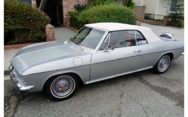 Chevrolet-Corvair-1967-Silver-Red-and-white