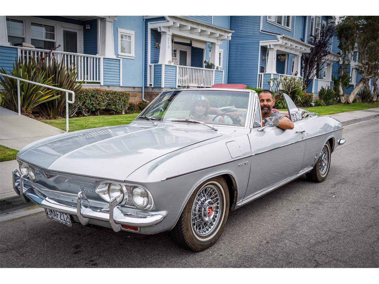 Chevrolet-Corvair-1967-Silver-Red-and-white-5