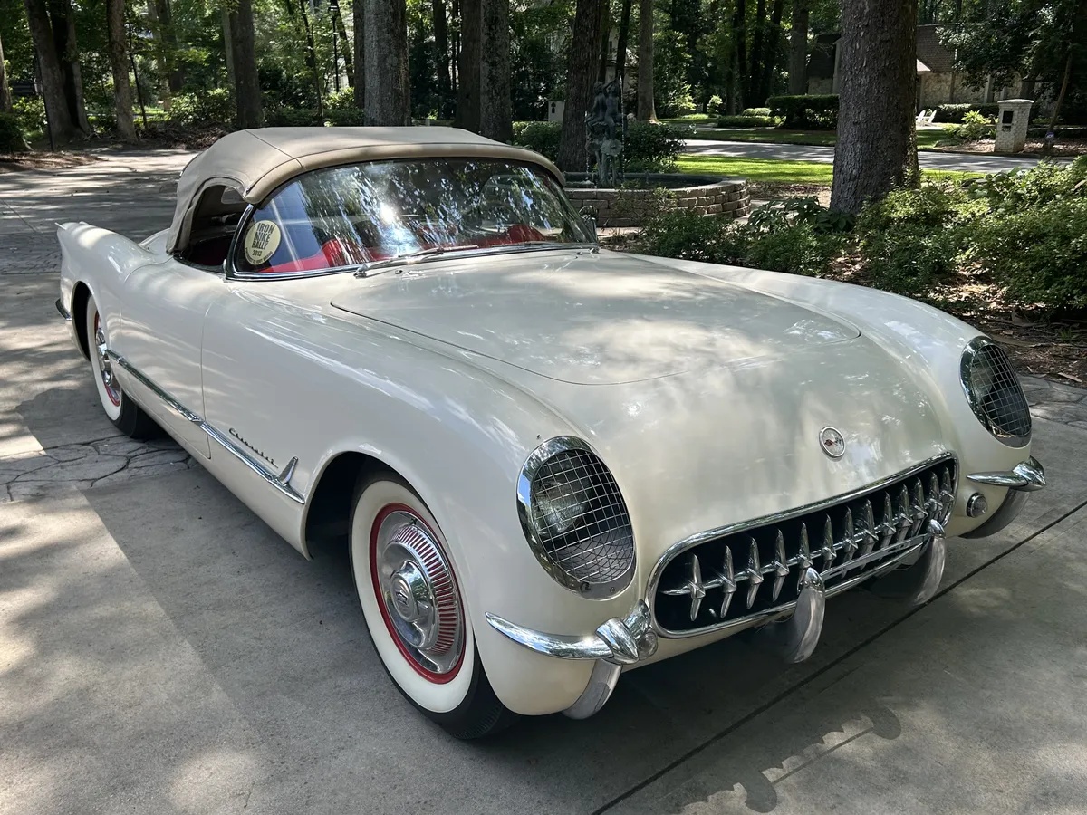 Chevrolet-Corvette-1954-Polo-White-Red-1