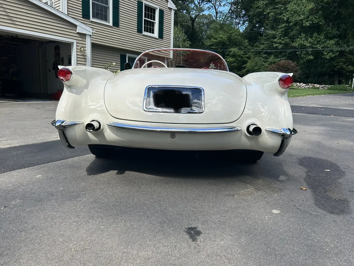 Chevrolet-Corvette-1954-Polo-White-Red-12