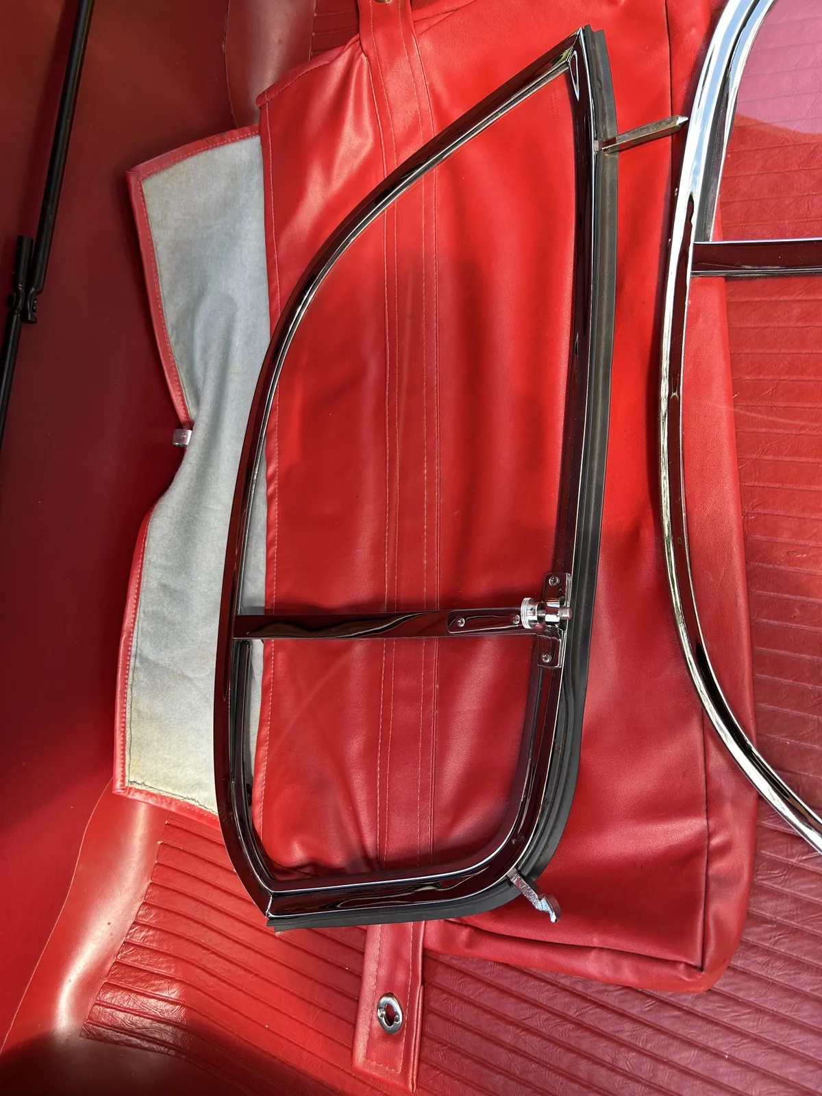 Chevrolet-Corvette-1954-Polo-White-Red-17