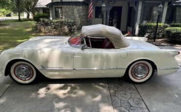 Chevrolet-Corvette-1954-Polo-White-Red-19