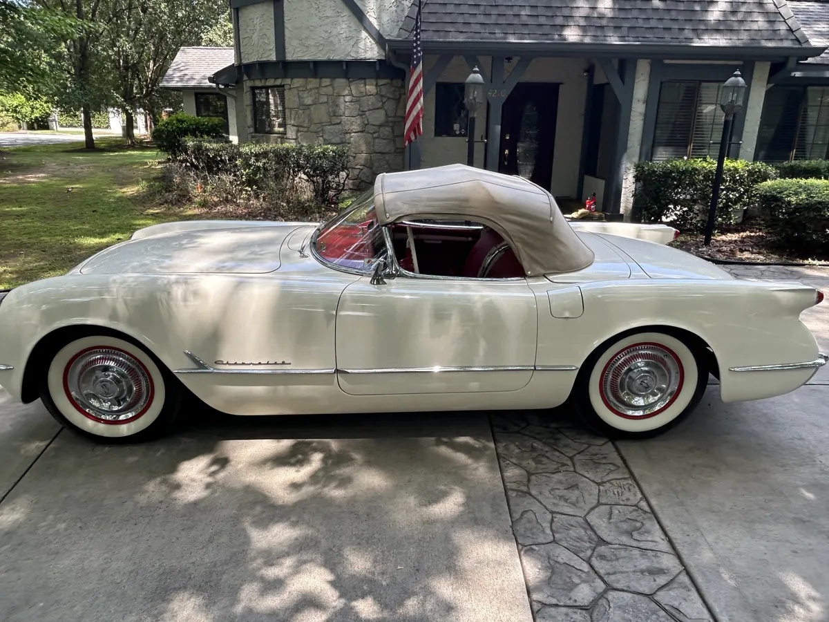 Chevrolet-Corvette-1954-Polo-White-Red-19