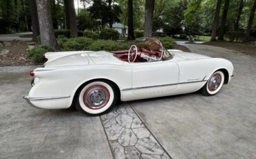 Chevrolet-Corvette-1954-Polo-White-Red-2