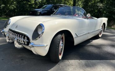 Chevrolet-Corvette-1954-Polo-White-Red-2