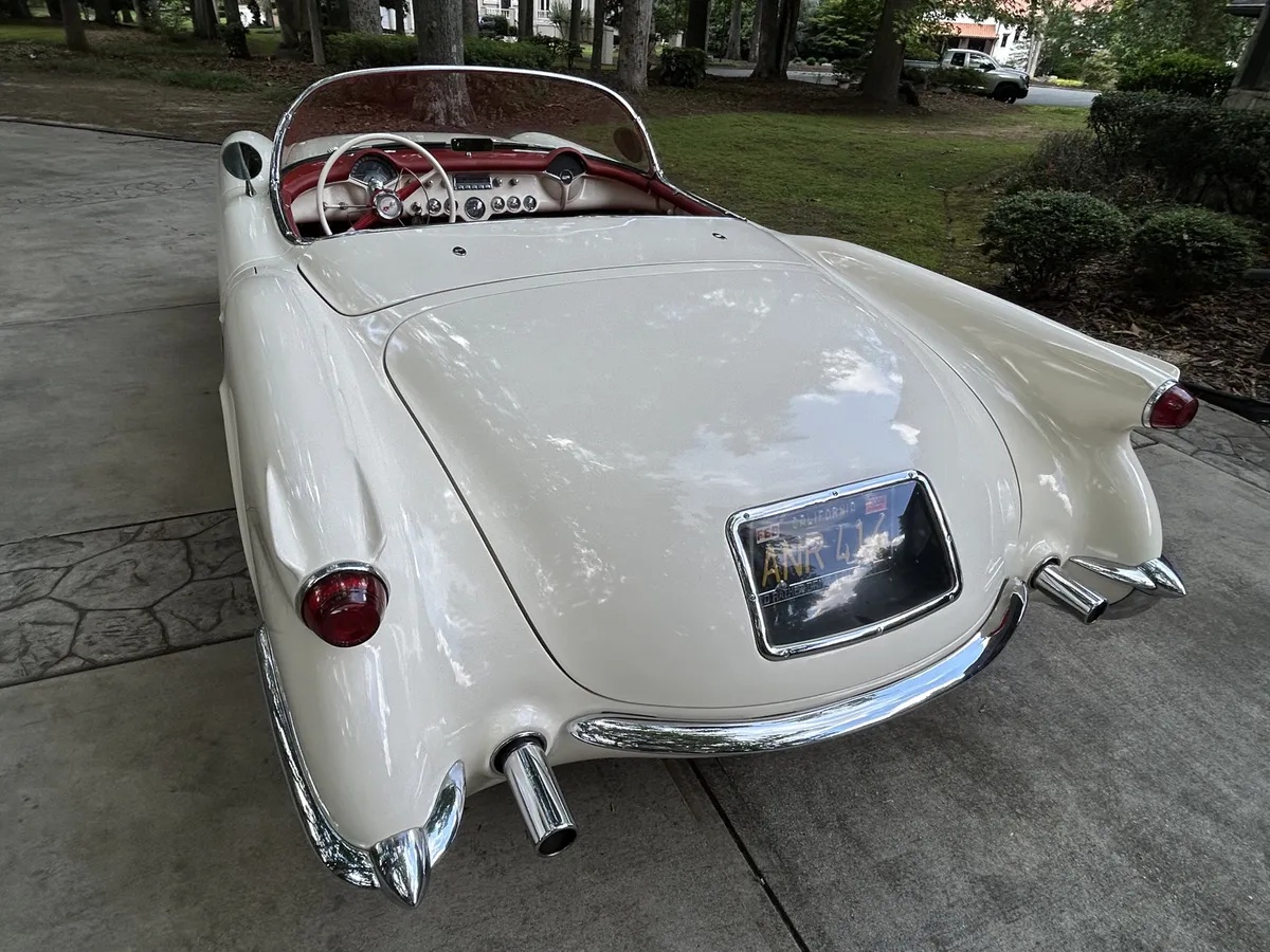 Chevrolet-Corvette-1954-Polo-White-Red-3