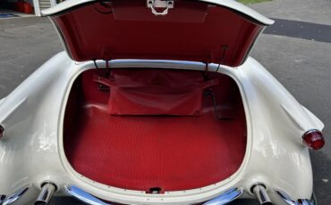 Chevrolet-Corvette-1954-Polo-White-Red-3