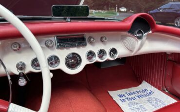 Chevrolet-Corvette-1954-Polo-White-Red-6