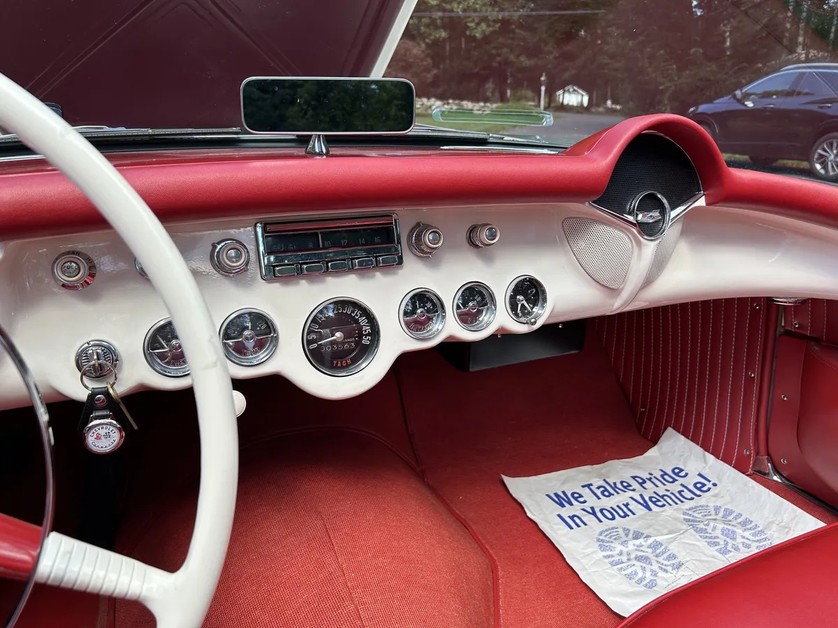 Chevrolet-Corvette-1954-Polo-White-Red-6