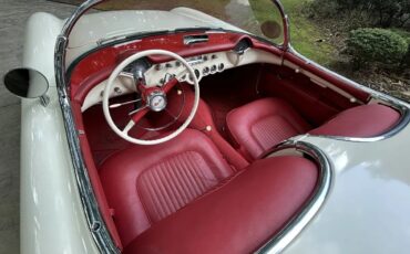Chevrolet-Corvette-1954-Polo-White-Red-7