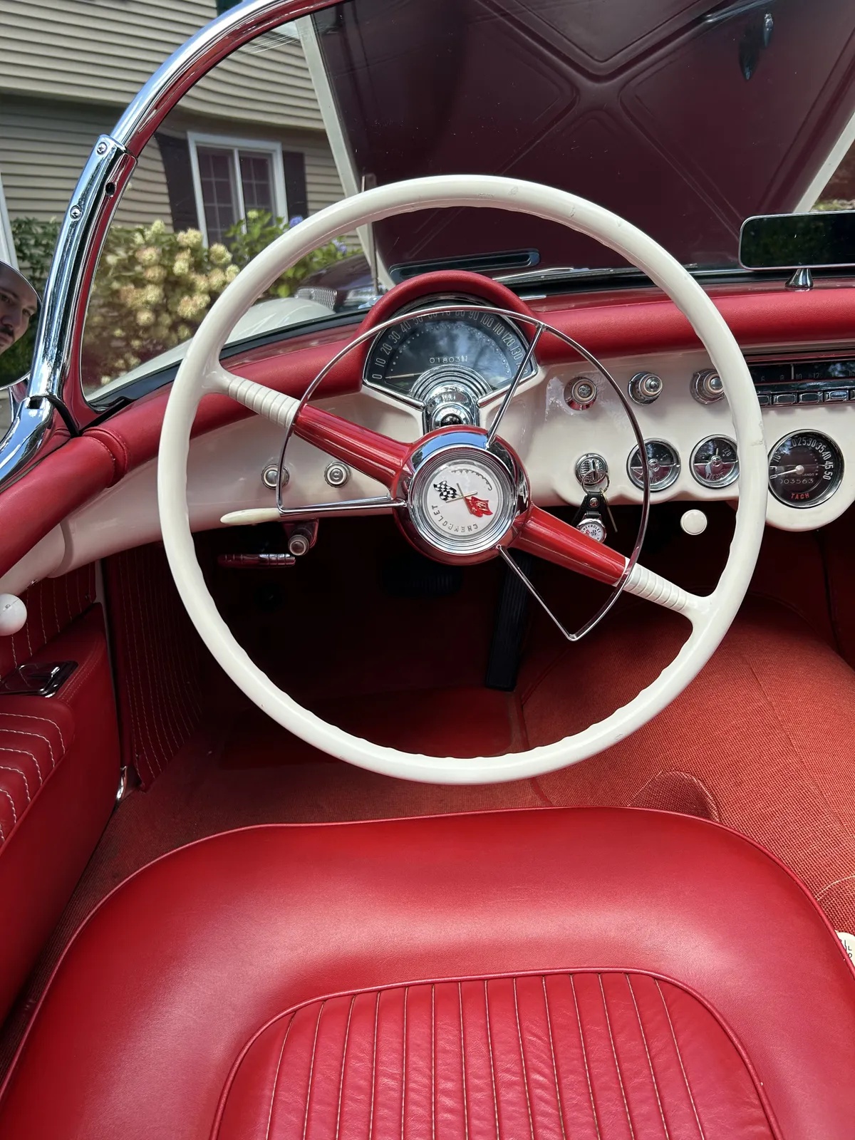 Chevrolet-Corvette-1954-Polo-White-Red-7