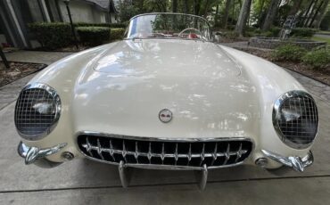 Chevrolet-Corvette-1954-Polo-White-Red-9