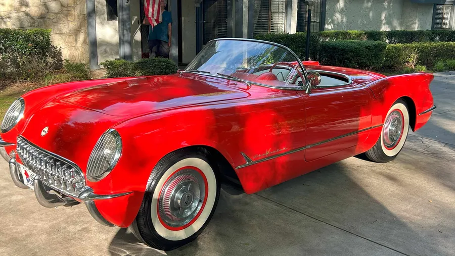 Chevrolet-Corvette-1955-Gypsy-Red-Beige