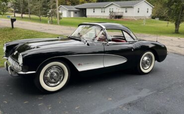 Chevrolet-Corvette-1957-Black-Red-12