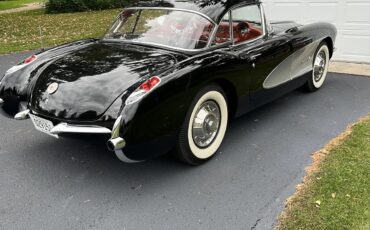 Chevrolet-Corvette-1957-Black-Red-13