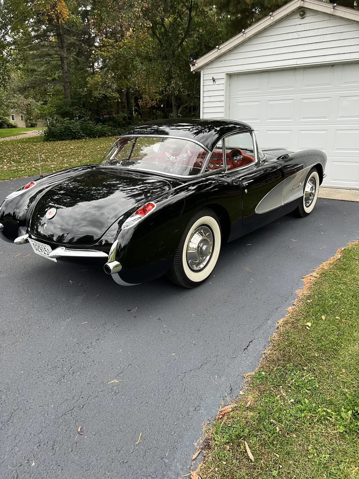 Chevrolet-Corvette-1957-Black-Red-13