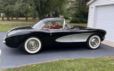 Chevrolet-Corvette-1957-Black-Red-14