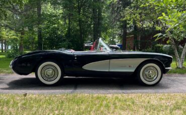 Chevrolet-Corvette-1957-Black-Red-15