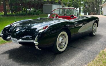 Chevrolet-Corvette-1957-Black-Red-2