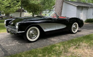 Chevrolet-Corvette-1957-Black-Red-4