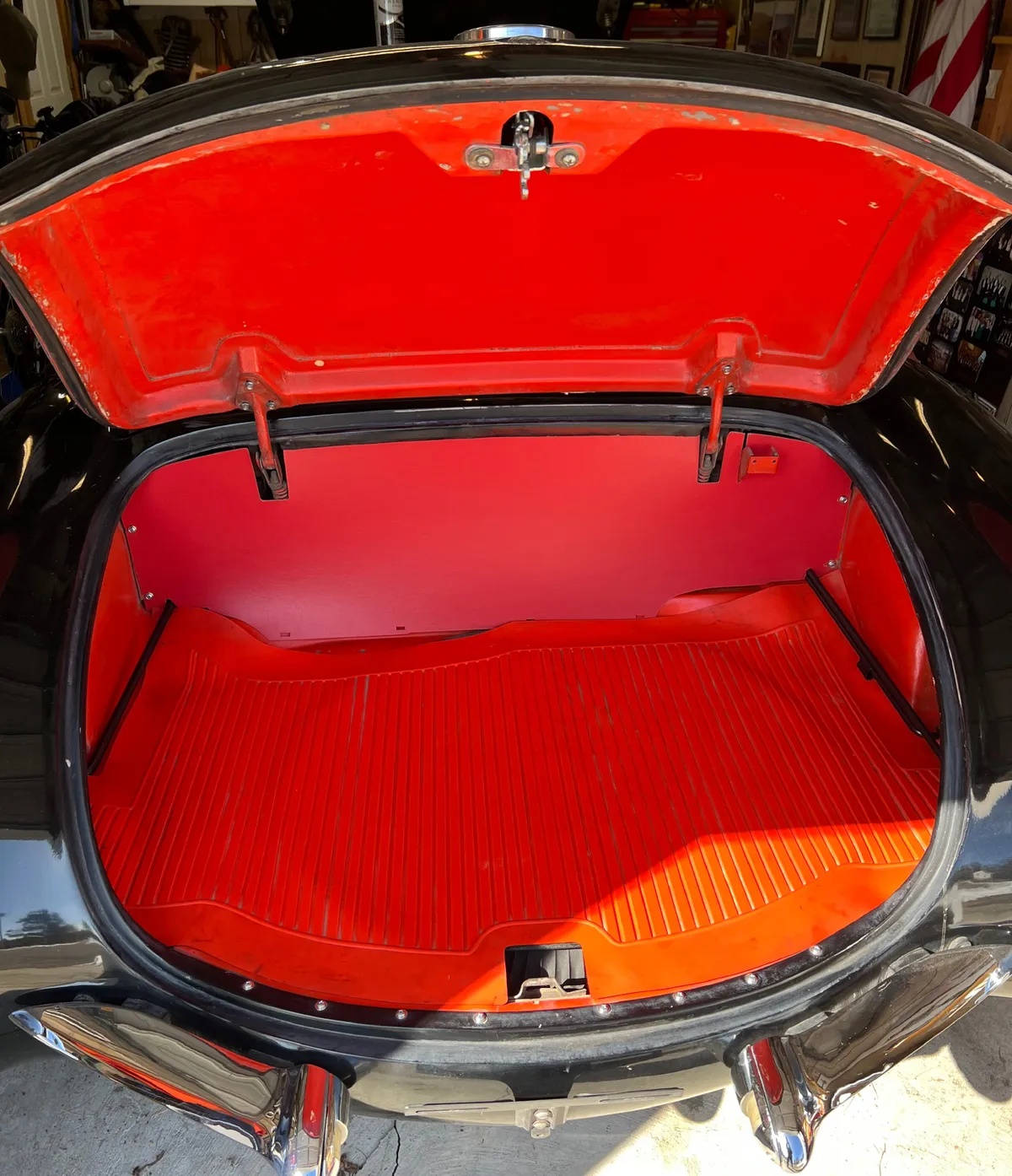 Chevrolet-Corvette-1957-Black-Red-5