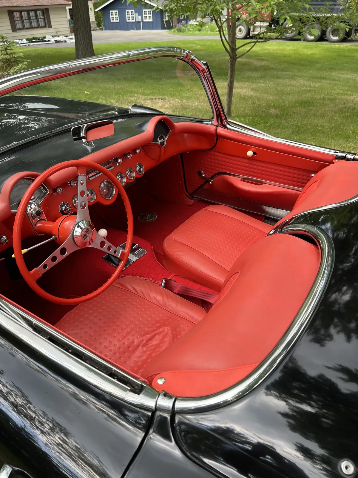 Chevrolet-Corvette-1957-Black-Red-7