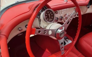 Chevrolet-Corvette-1957-Polo-White-Red-10