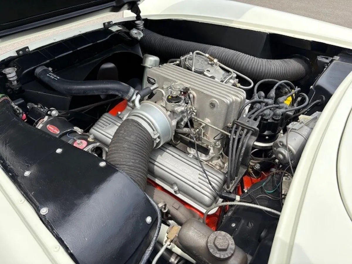 Chevrolet-Corvette-1957-Polo-White-Red-15