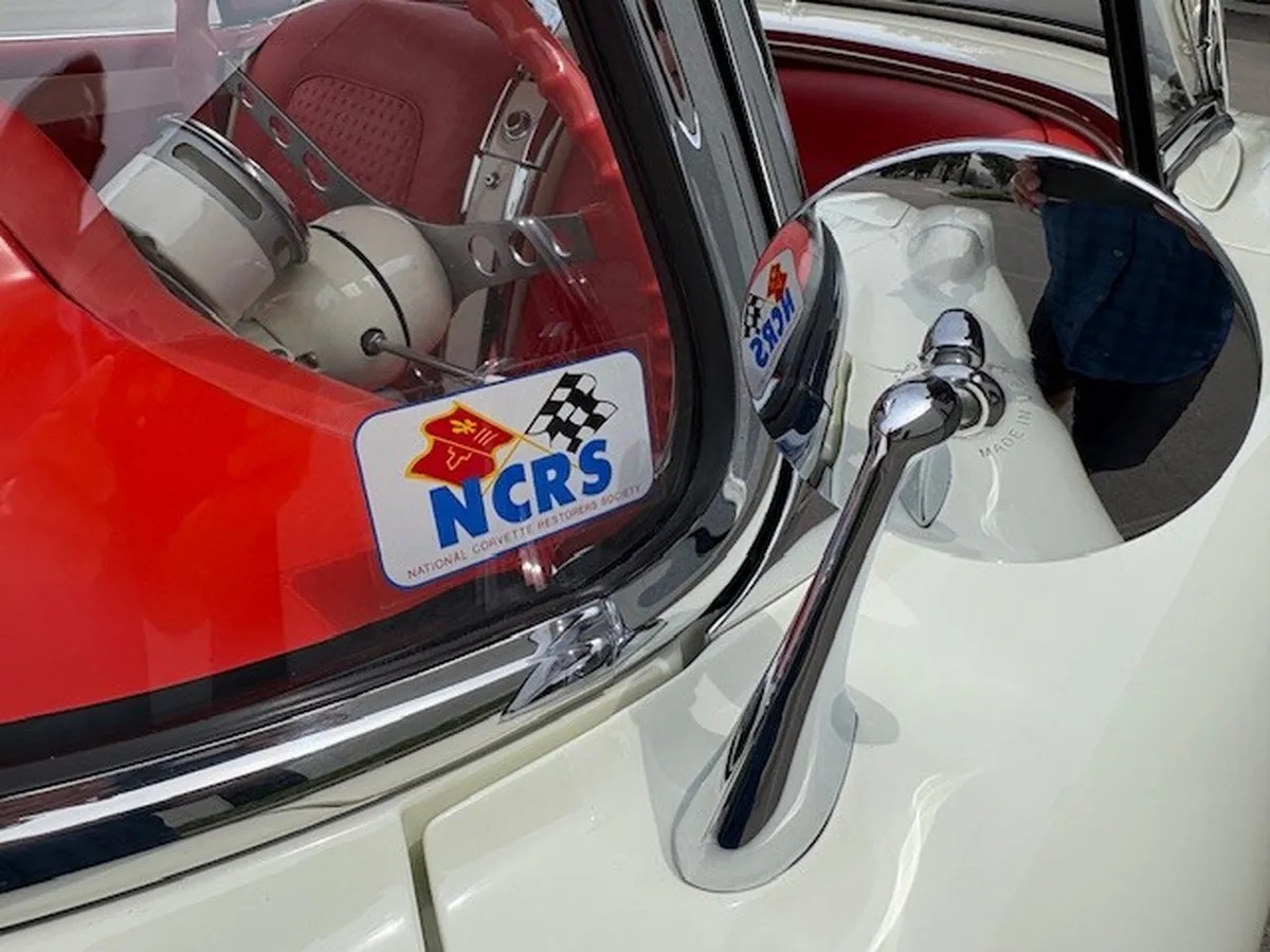 Chevrolet-Corvette-1957-Polo-White-Red-19