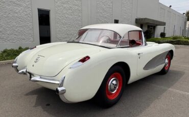 Chevrolet-Corvette-1957-Polo-White-Red-4