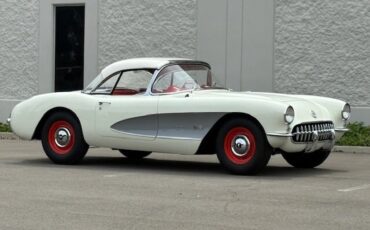 Chevrolet-Corvette-1957-Polo-White-Red-5