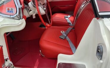 Chevrolet-Corvette-1957-Polo-White-Red-9