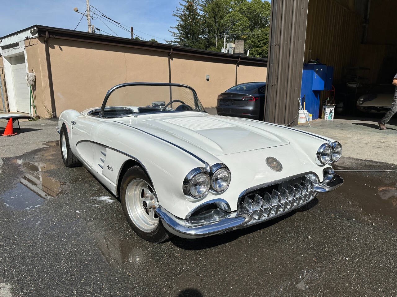 Chevrolet-Corvette-1958-Convertible-2
