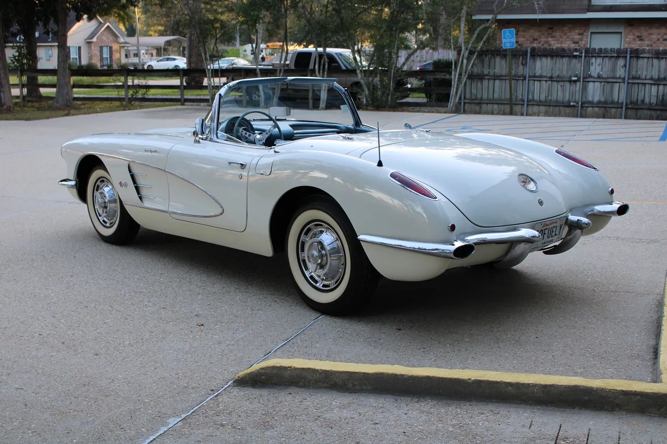Chevrolet-Corvette-1959-2
