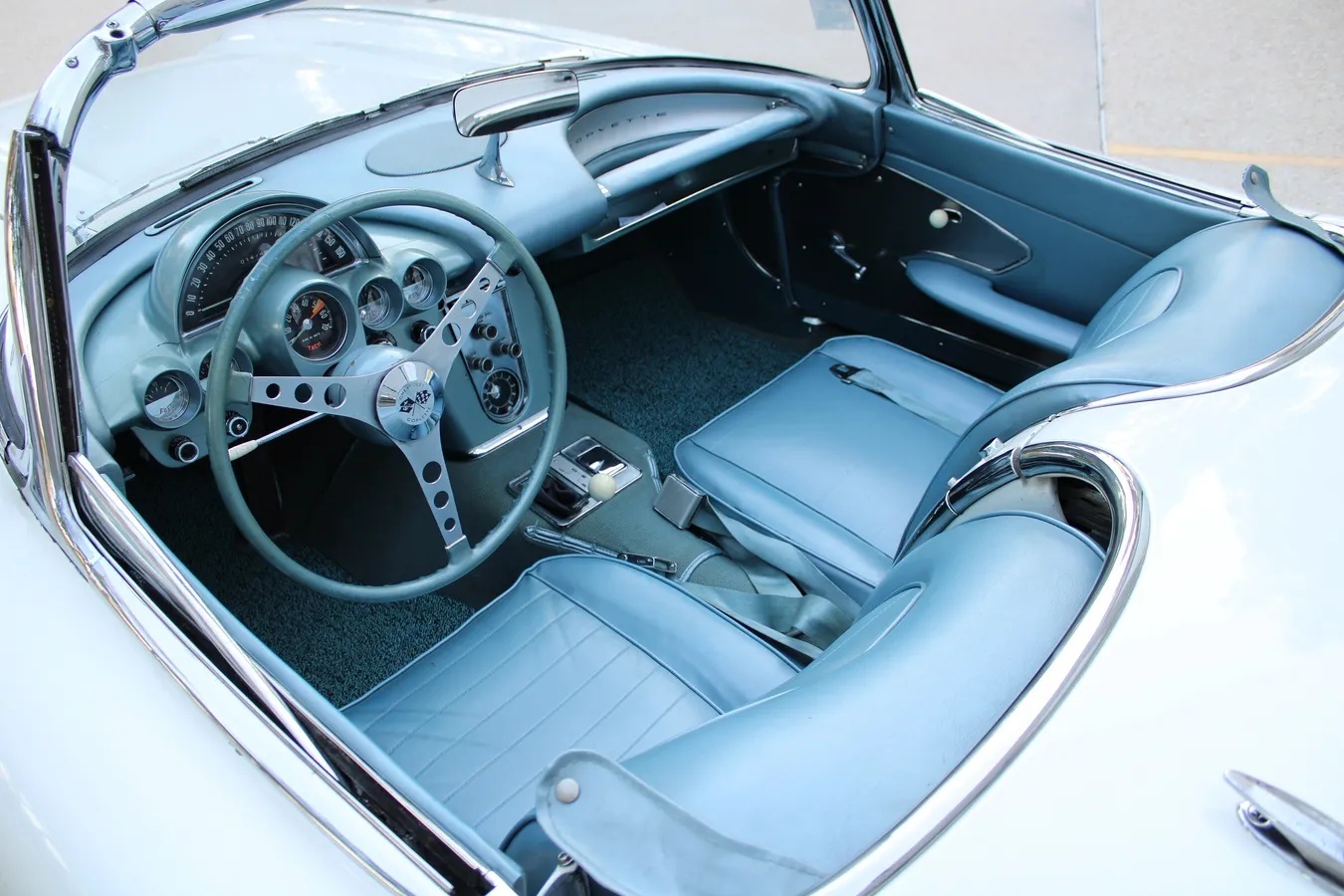 Chevrolet-Corvette-1959-3