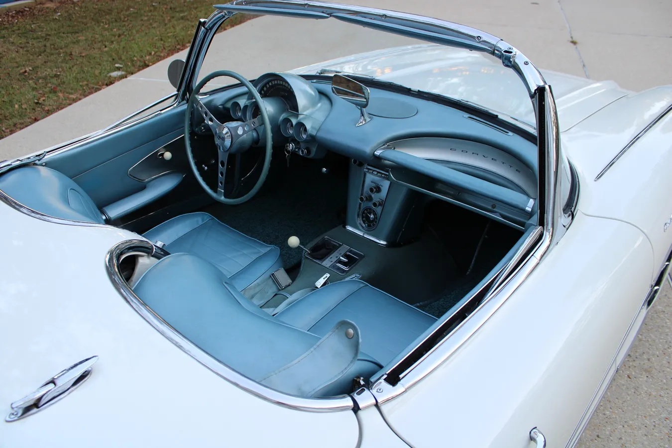 Chevrolet-Corvette-1959-4