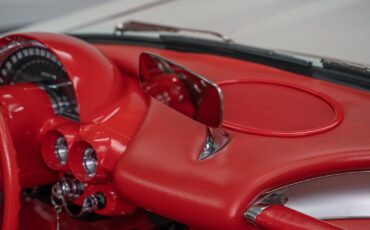 Chevrolet-Corvette-1960-31