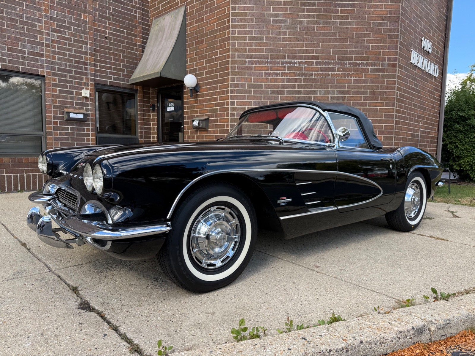Chevrolet-Corvette-1961-Convertible-1