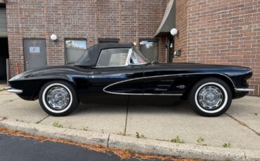 Chevrolet-Corvette-1961-Convertible-10