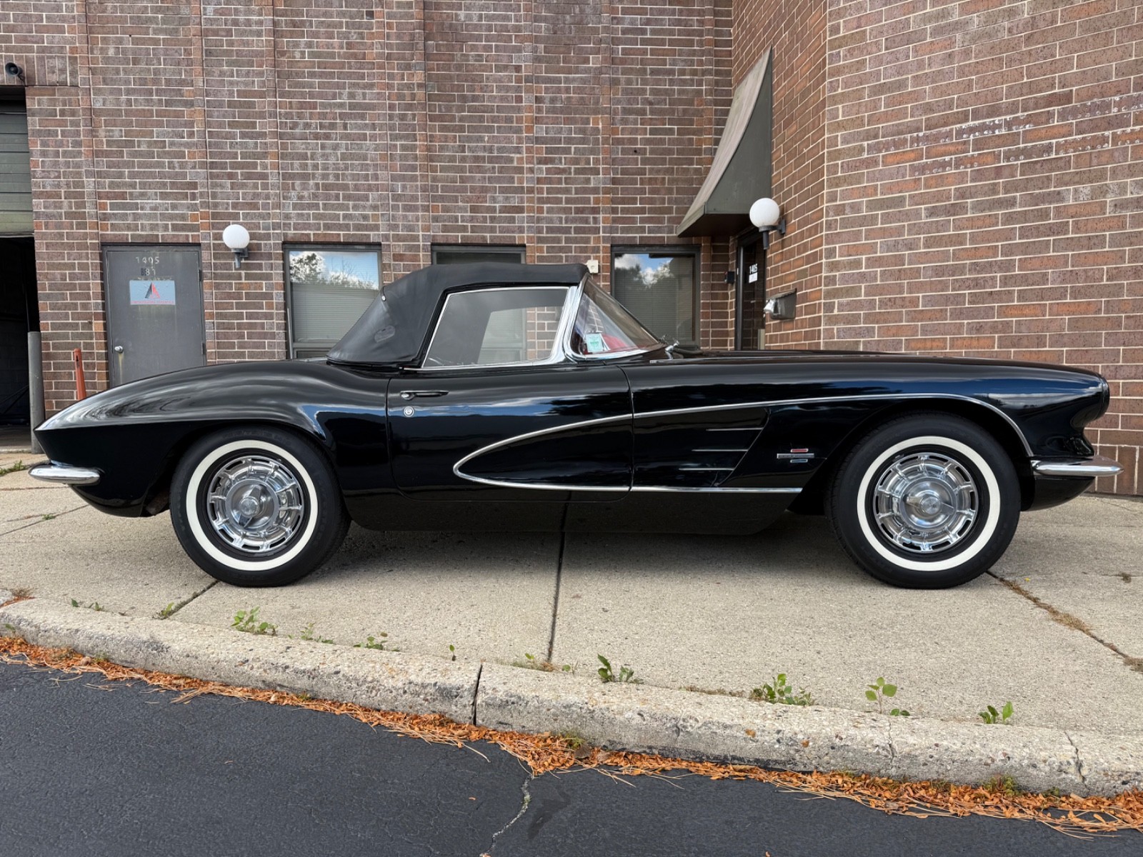 Chevrolet-Corvette-1961-Convertible-10