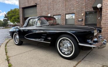 Chevrolet-Corvette-1961-Convertible-11