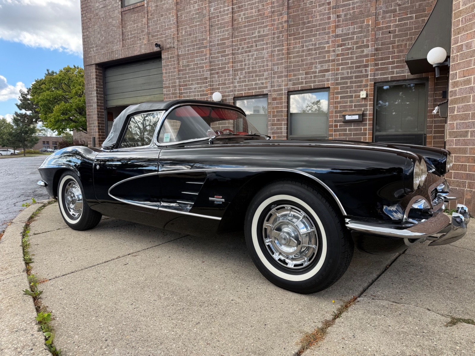 Chevrolet-Corvette-1961-Convertible-11