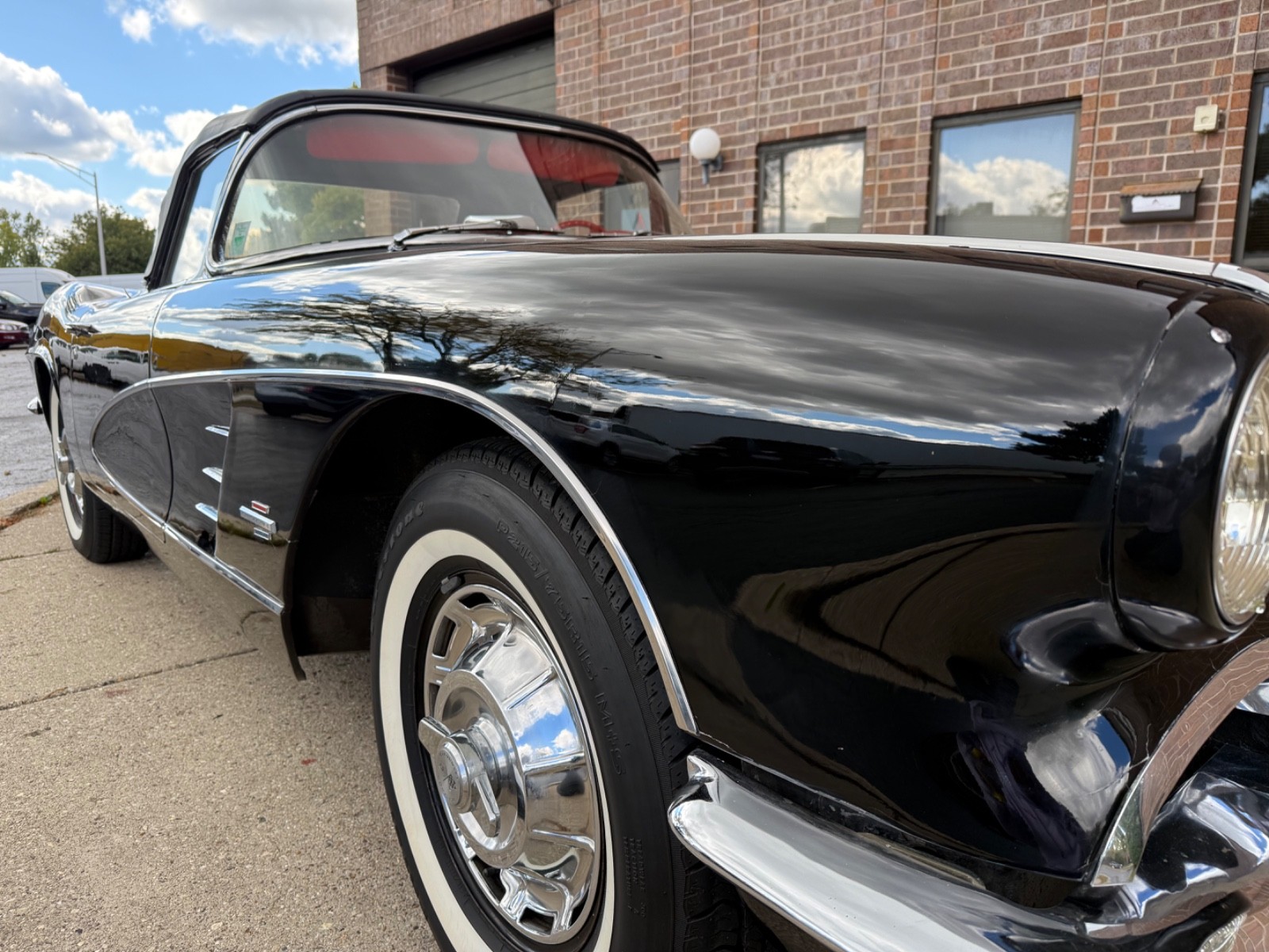 Chevrolet-Corvette-1961-Convertible-12