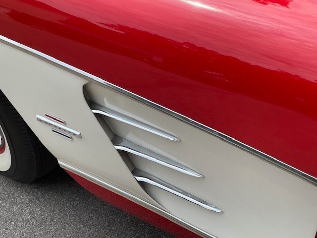 Chevrolet-Corvette-1961-Convertible-13