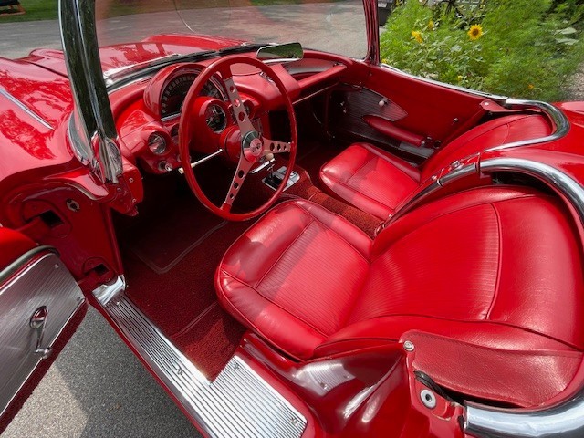 Chevrolet-Corvette-1961-Convertible-14