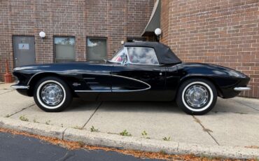 Chevrolet-Corvette-1961-Convertible-2
