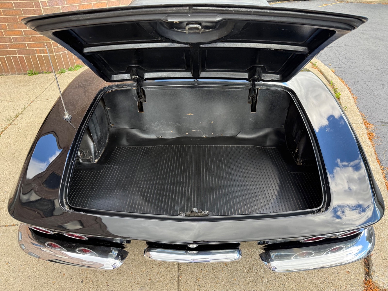 Chevrolet-Corvette-1961-Convertible-23